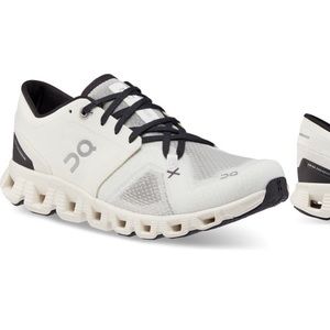 Women’s On Cloud running shoe - size 10. Lightly worn